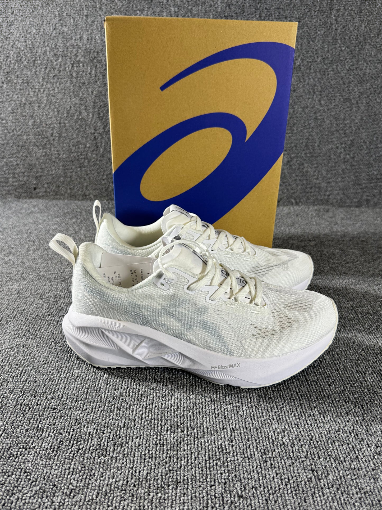 Asics Novablast 5 White Piedmont Grey