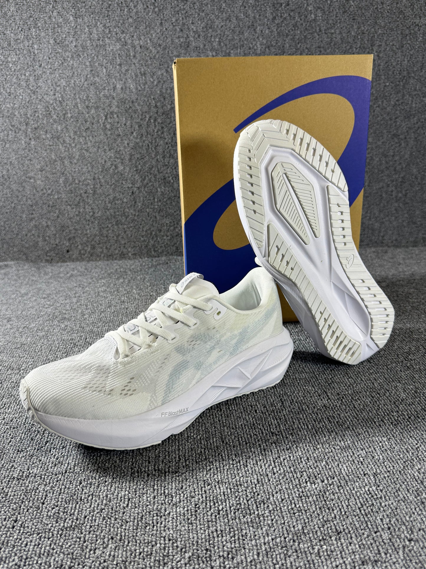 Asics Novablast 5 White Piedmont Grey