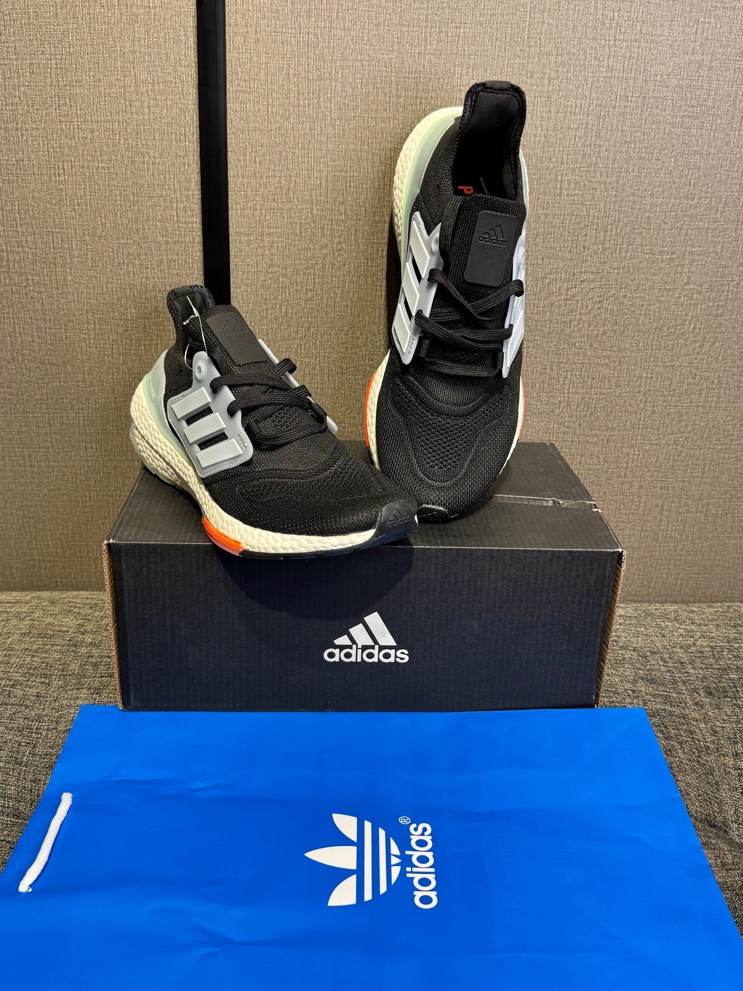 Adidas UltraBoost 21