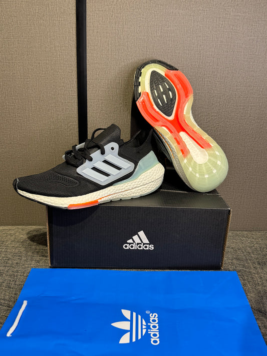 Adidas UltraBoost 21