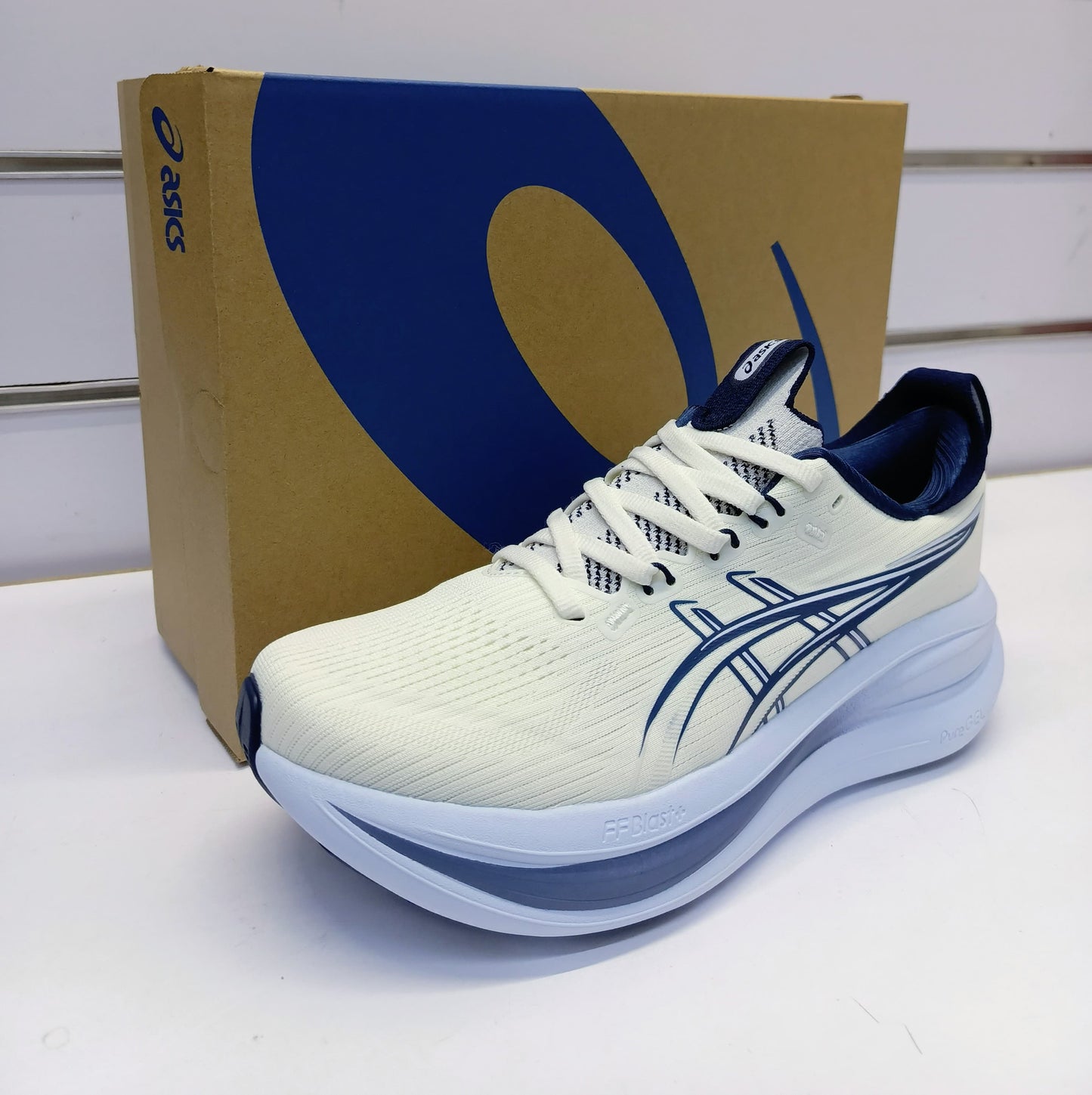 ASICS Gel Nimbus 28