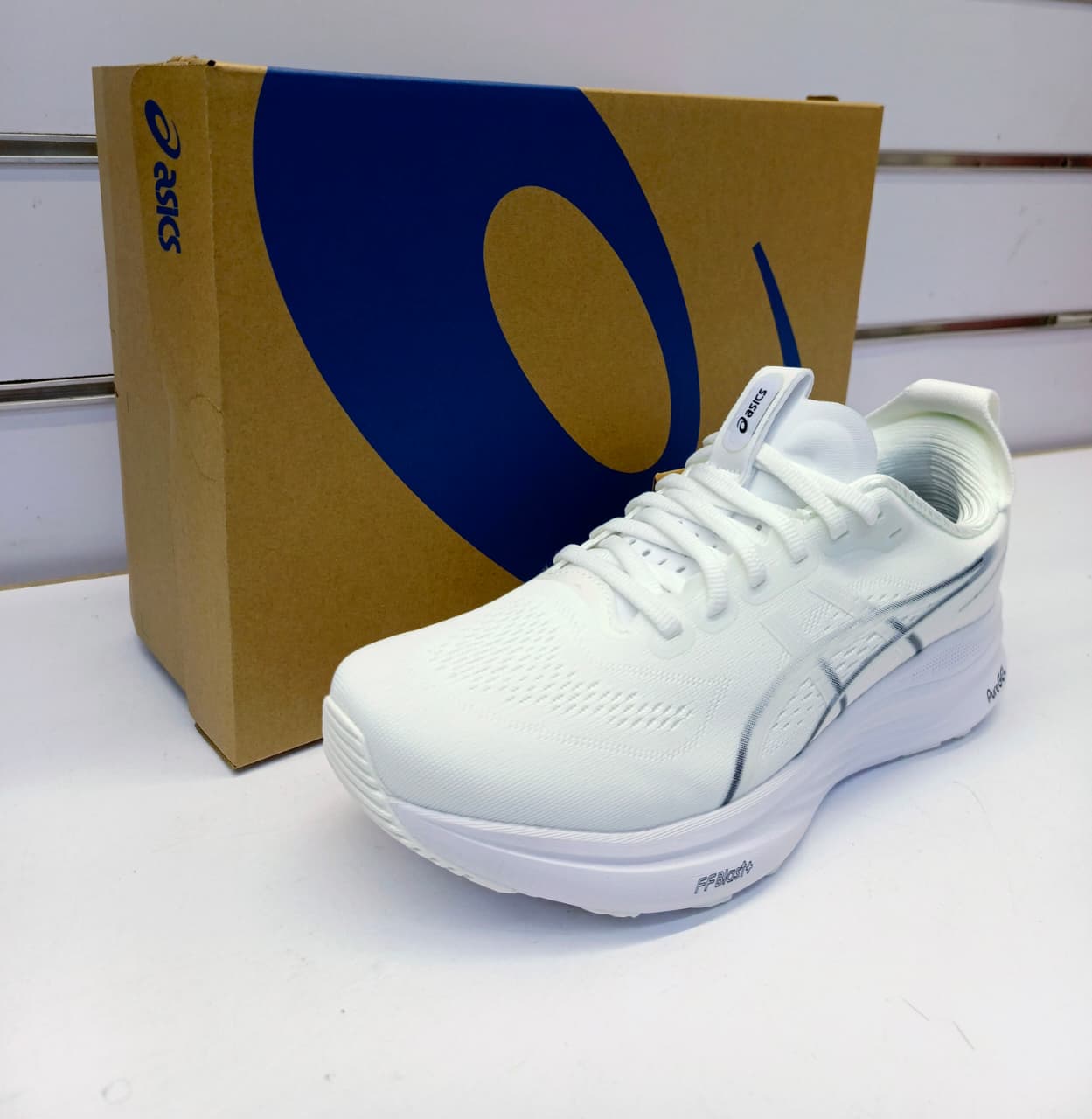 ASICS  GEL-KAYANO 32