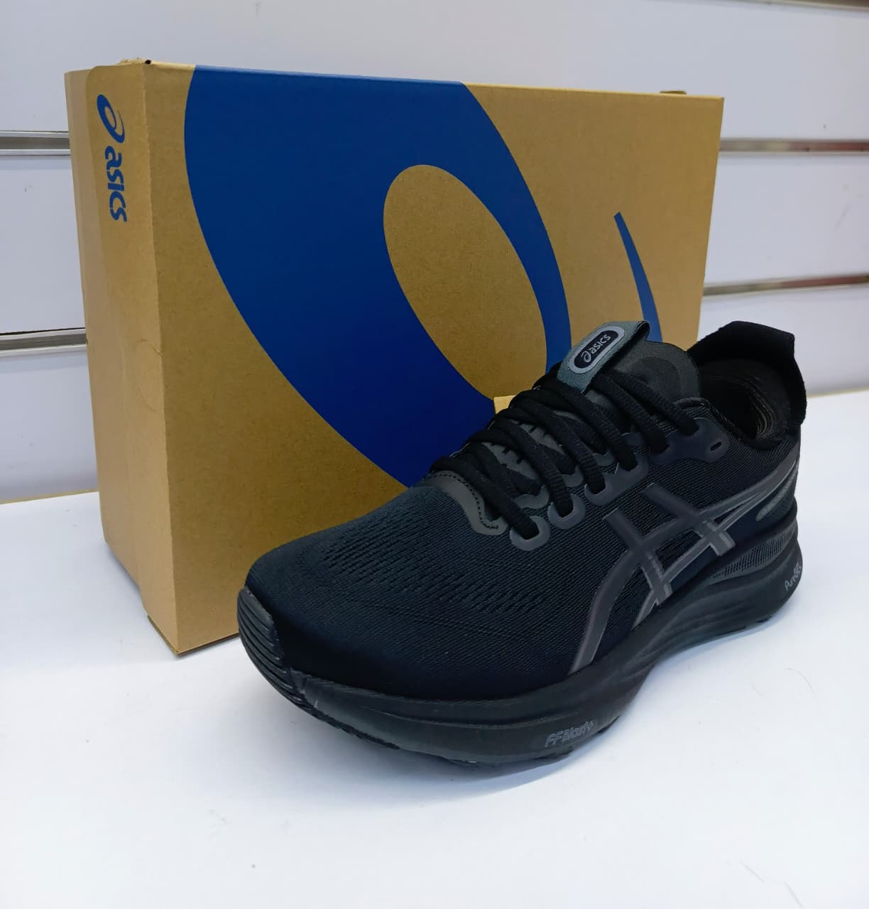 ASICS  GEL-KAYANO 32