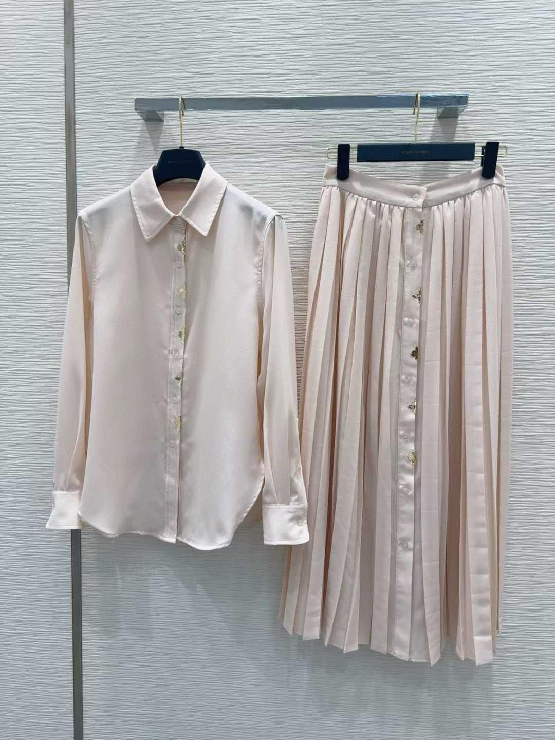 Louis Vuitton Set 2 colors