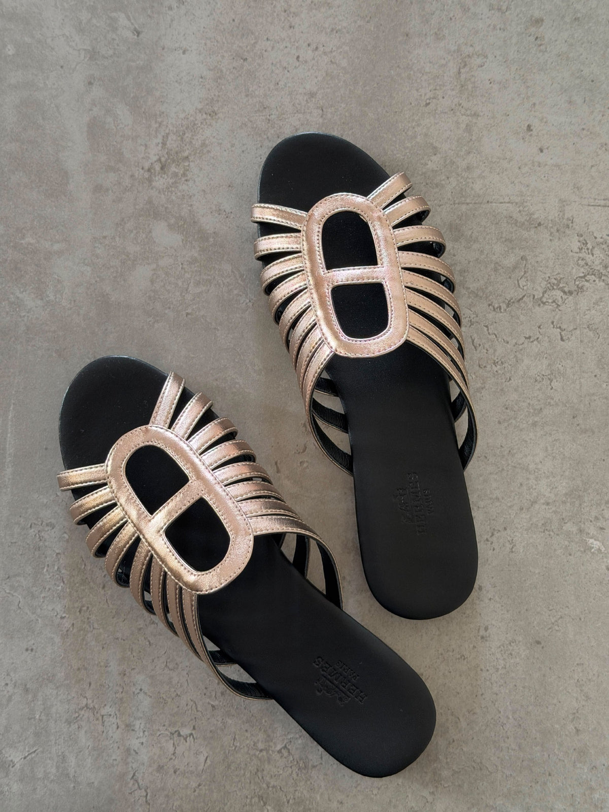 Hermès Radiating-Strap Slippers - Black