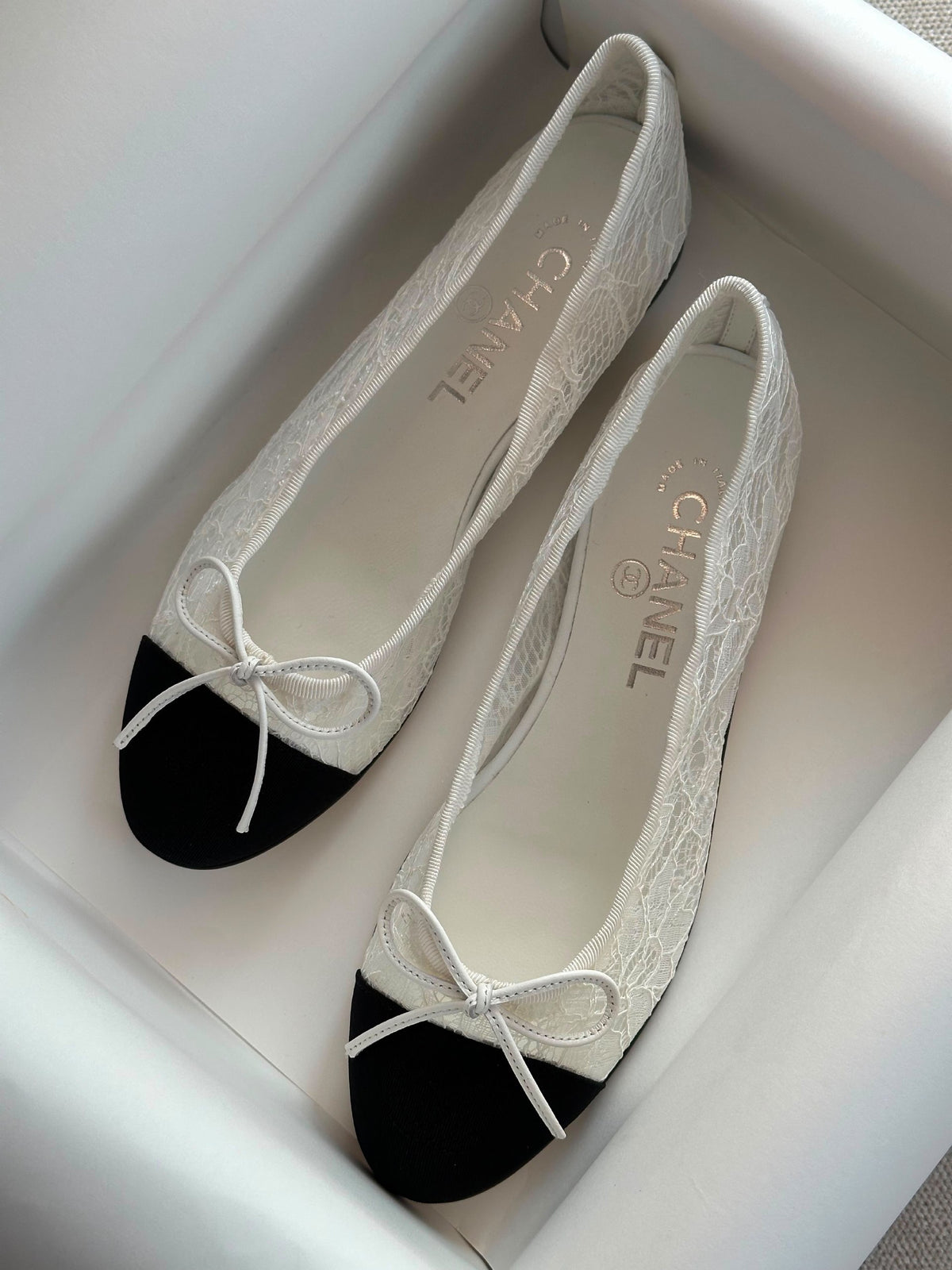 Chanel Ballerina - White & Black