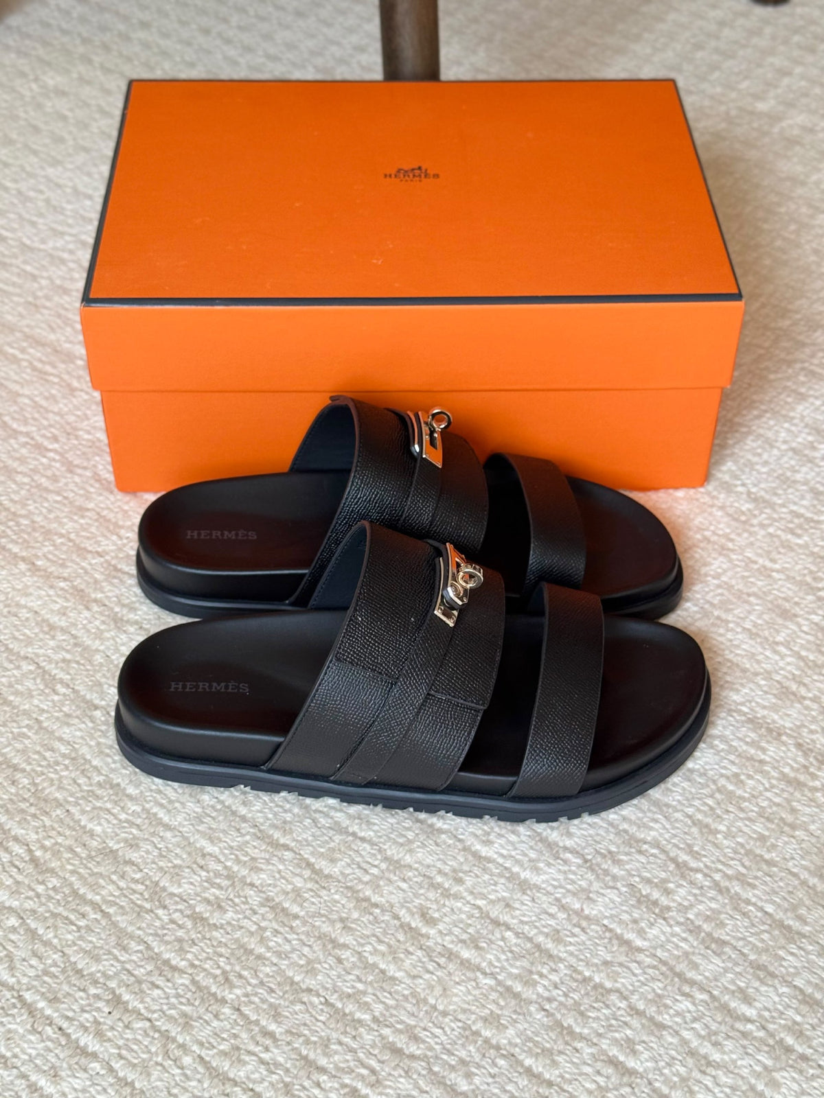 Hermès Slippers - Black