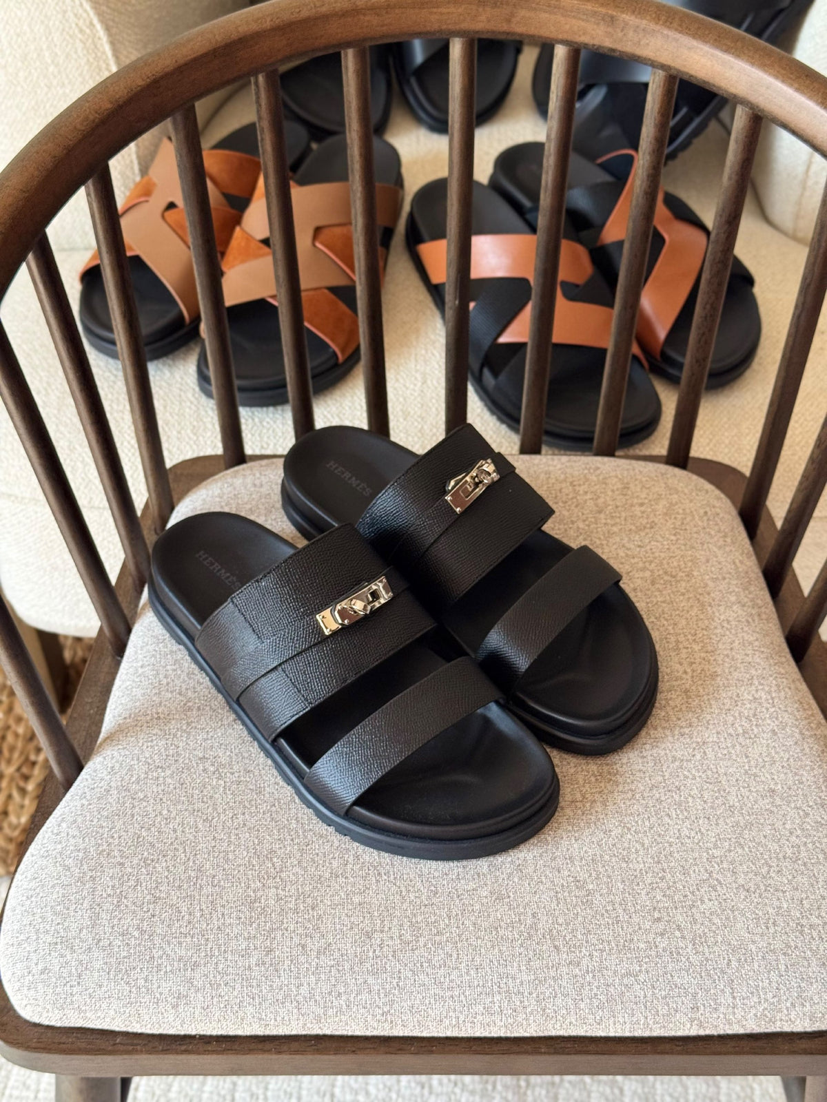 Hermès Slippers - Black