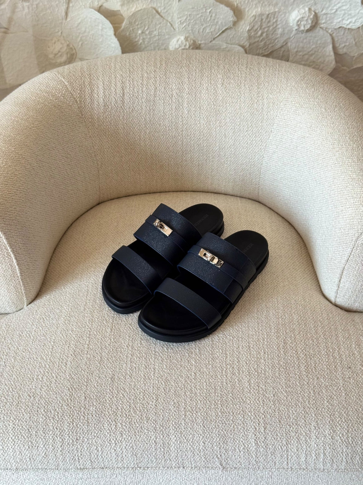 Hermès Slippers - Black