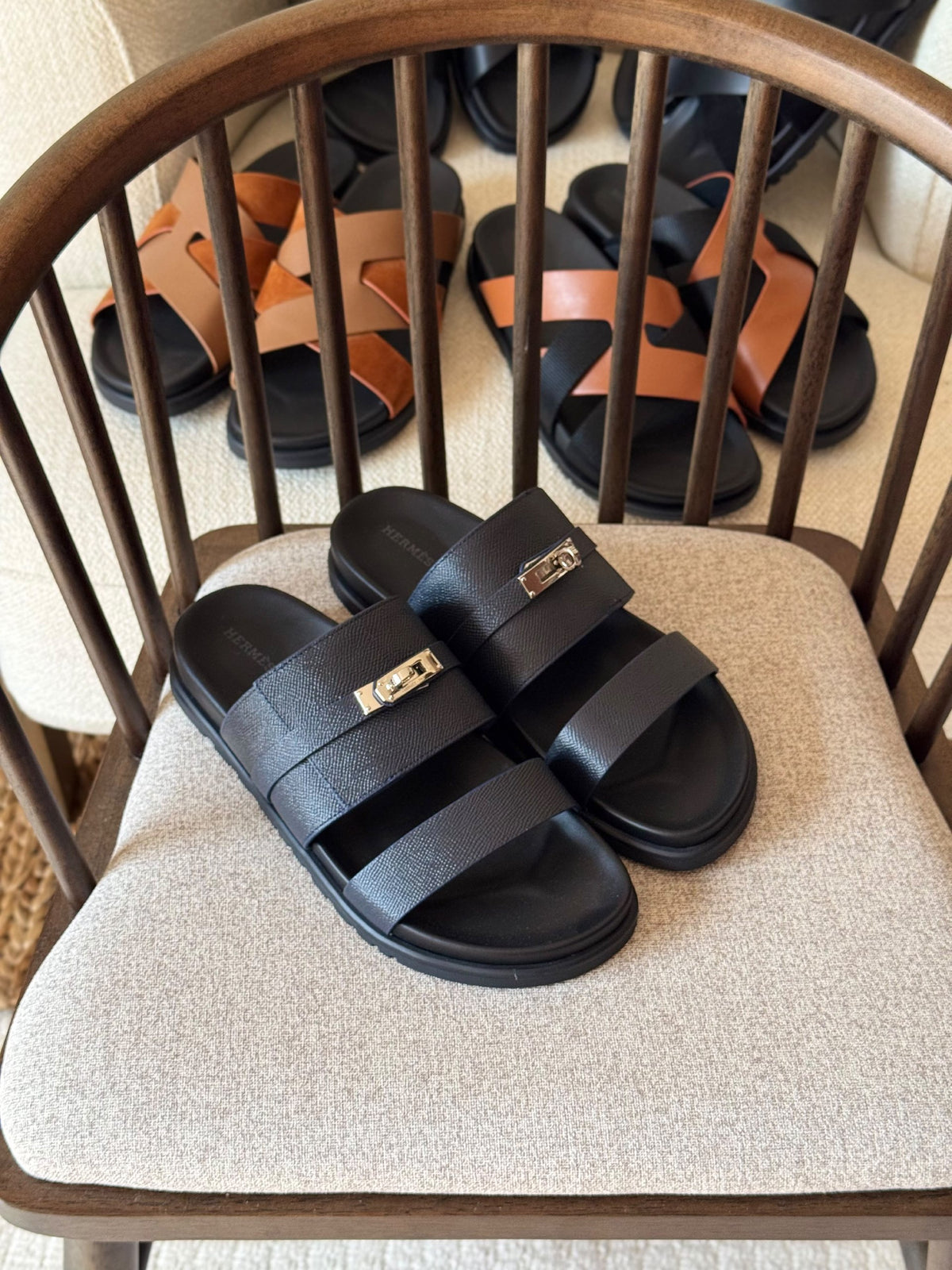 Hermès Slippers - Black