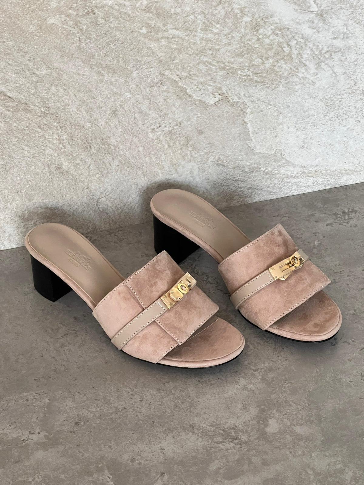 Hermès Heels Buckle Strap - Beige Suede