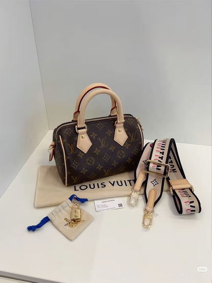 Louis Vuitton Shoulder Bag - Monogram