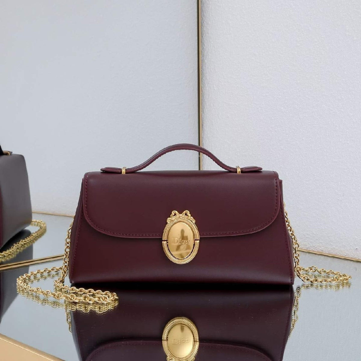 Dior Oval Clasp Handbag - Burgundy