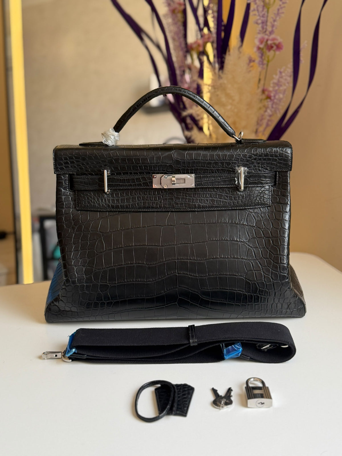Hermès Top-Handle Handbag - Black Embossed