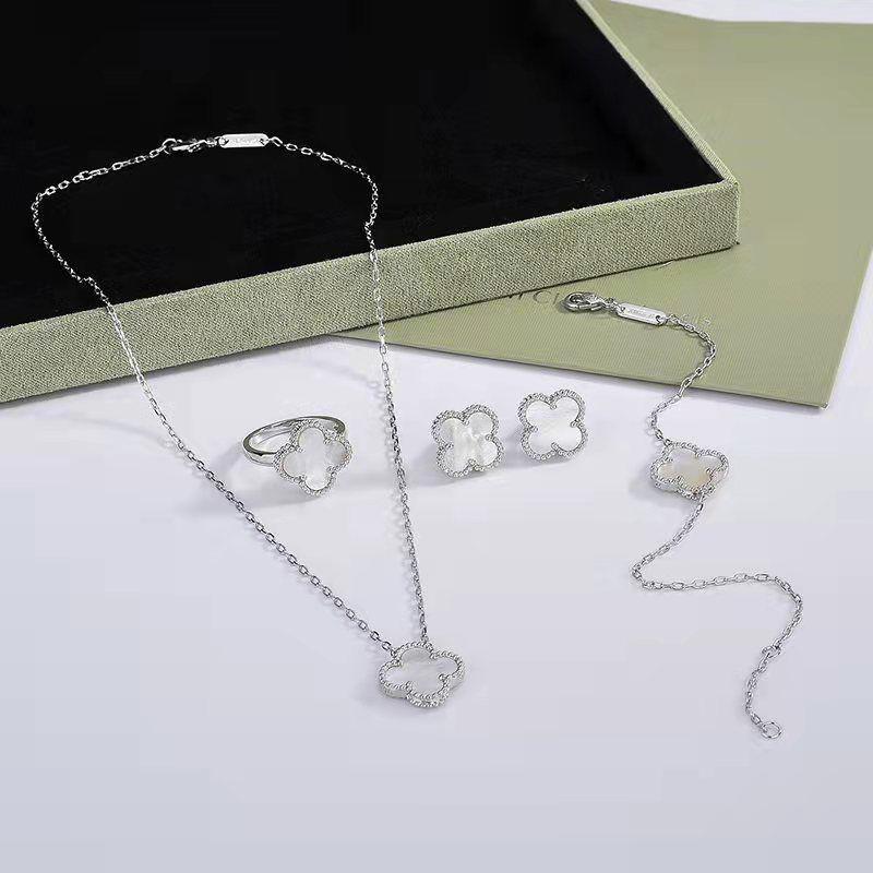 Van Cleef & Arpels Clover Jewelry Set - White
