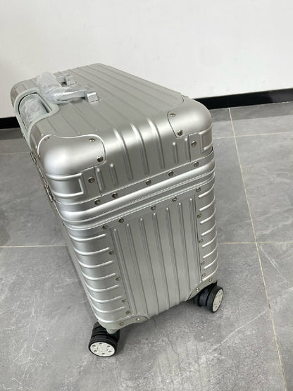 Rimowa Pilot Briefcase - Silver