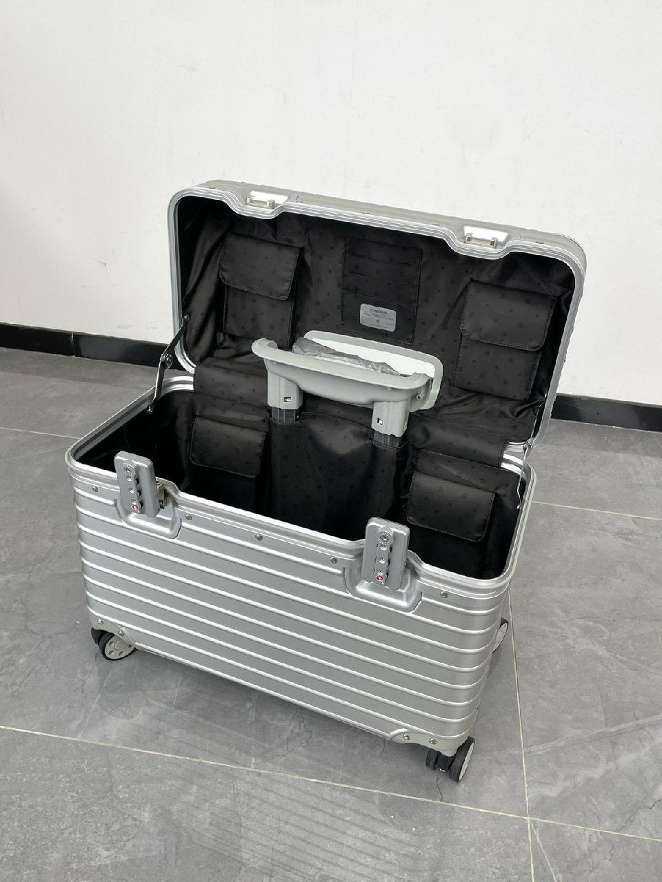 Rimowa Pilot Briefcase - Silver