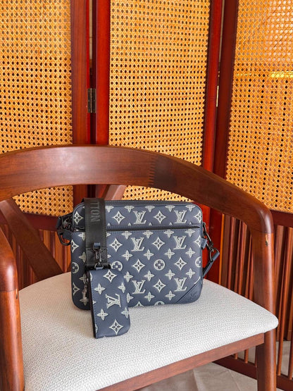 Louis Vuitton Messenger Bag - 