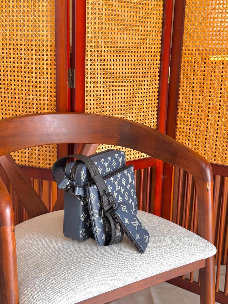Louis Vuitton Messenger Bag - 