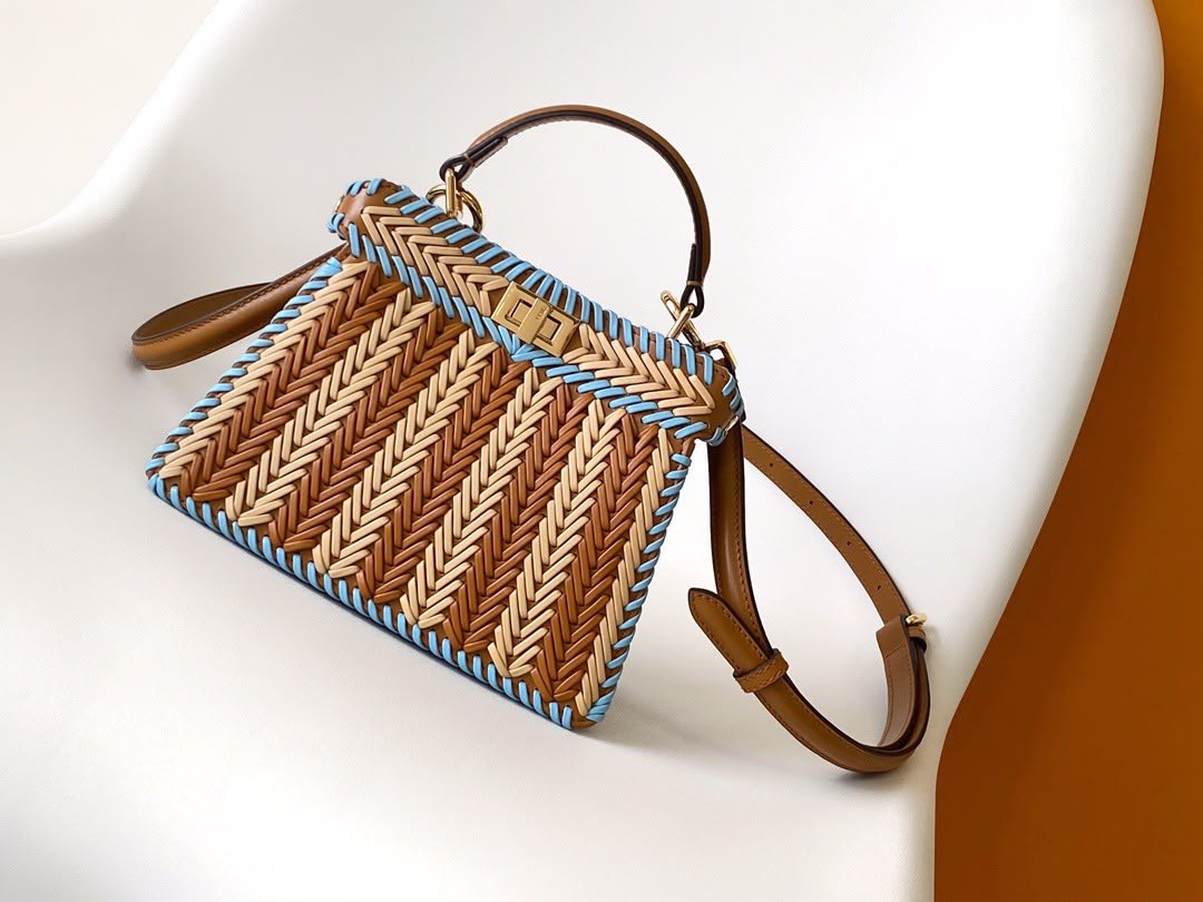 Fendi Peekaboo Handbag - Beige