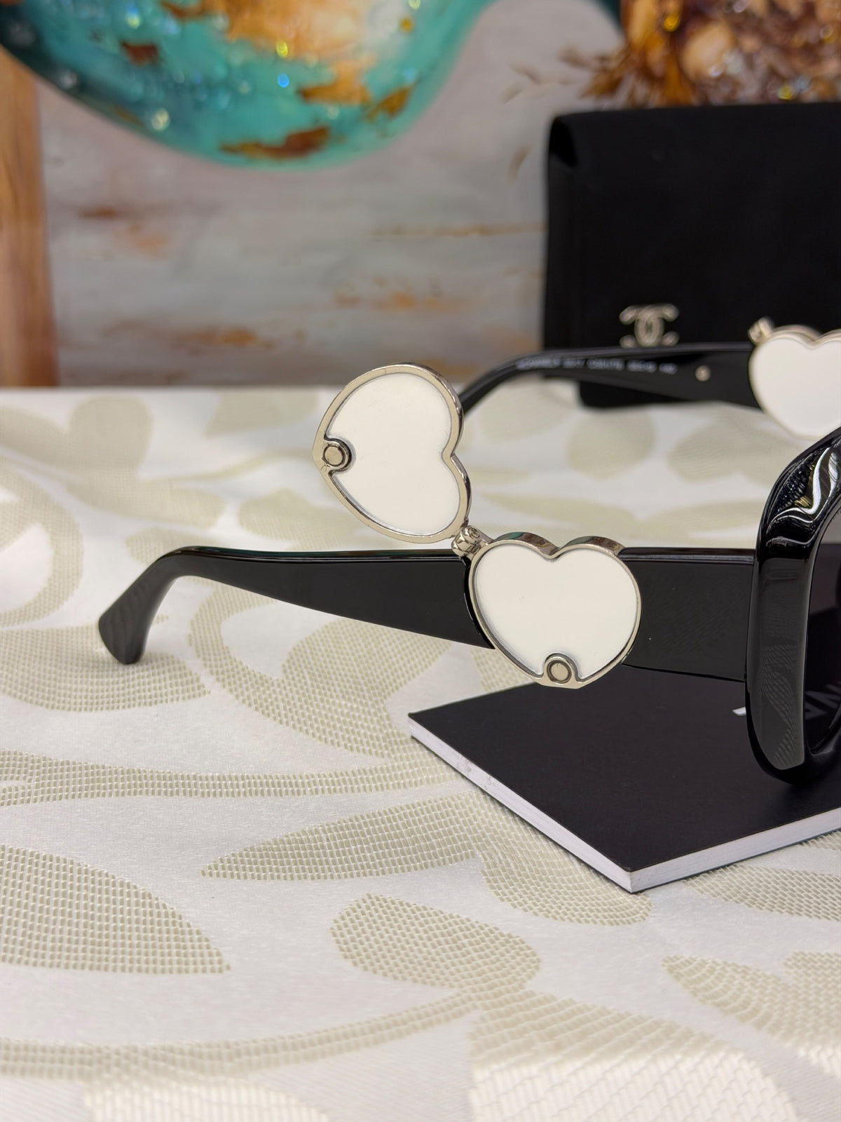 Chanel Heart-Detail Sunglasses - 