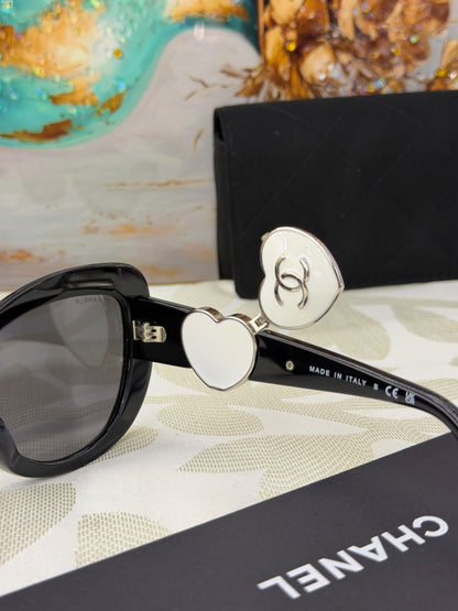 Chanel Heart-Detail Sunglasses - 