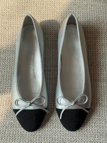 Chanel Bow Cap-Toe Ballerina - Silver