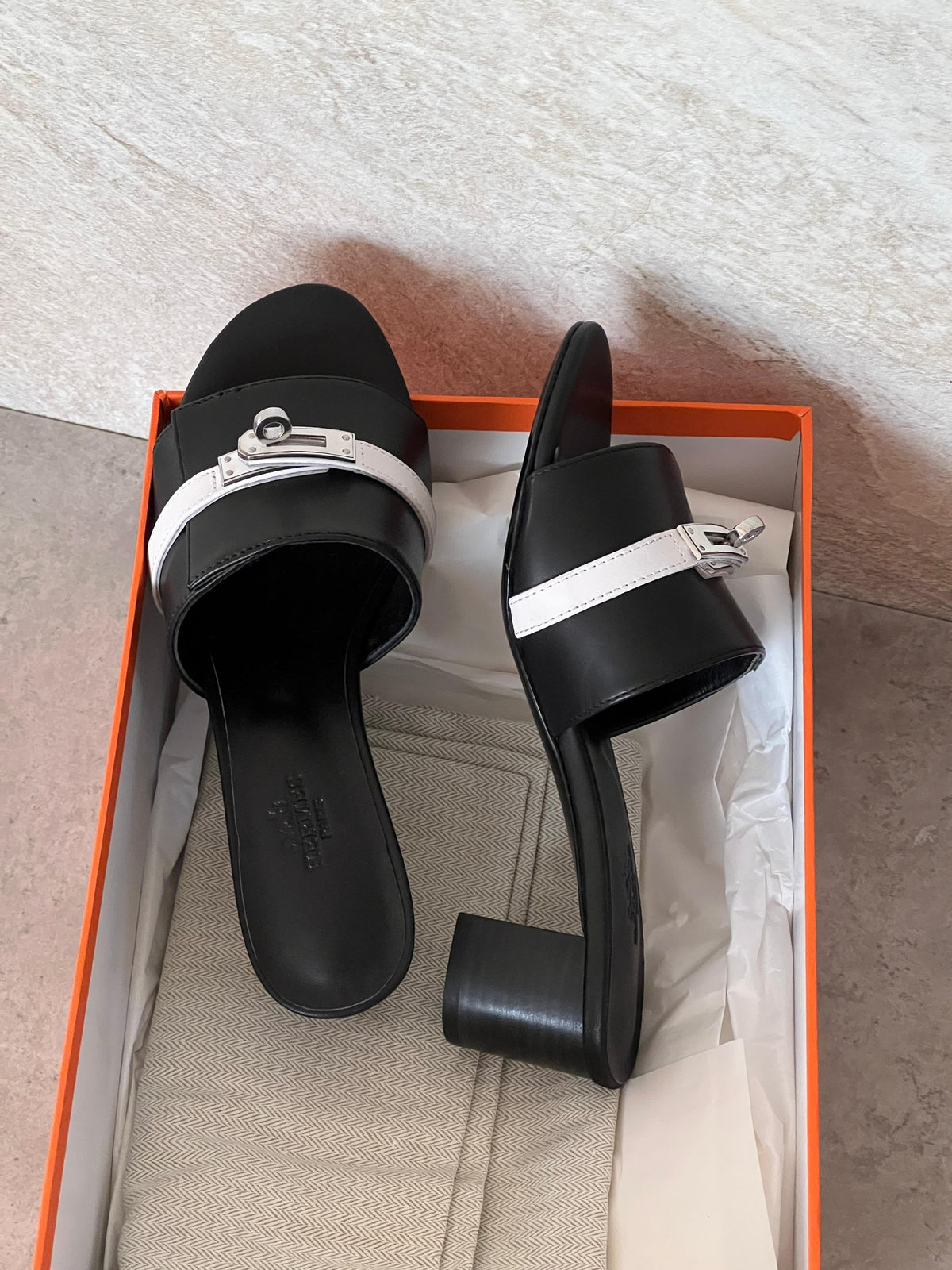 Hermès Slippers Buckle Strap - Beige, Black