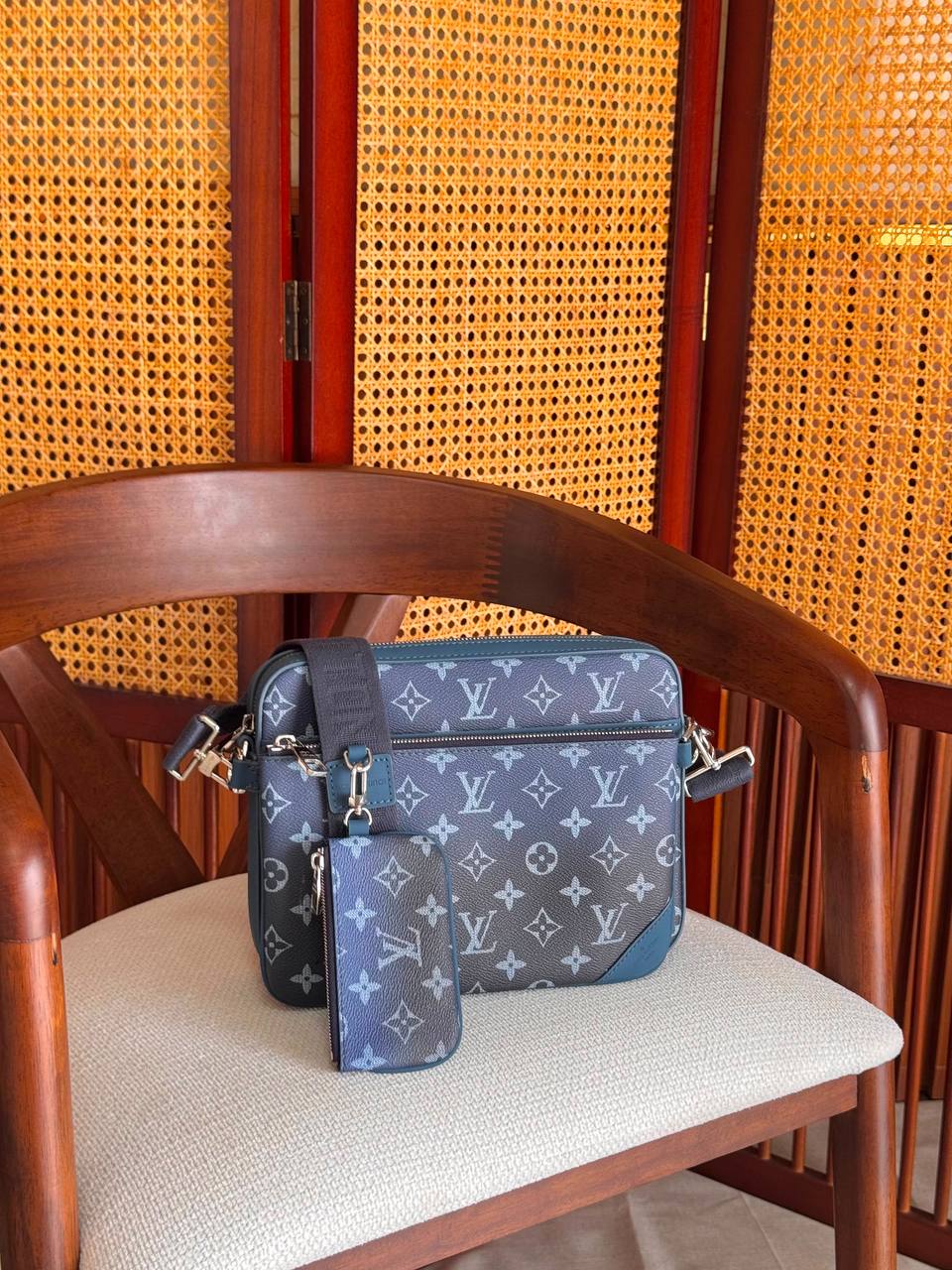 Louis Vuitton Messenger Bag - 