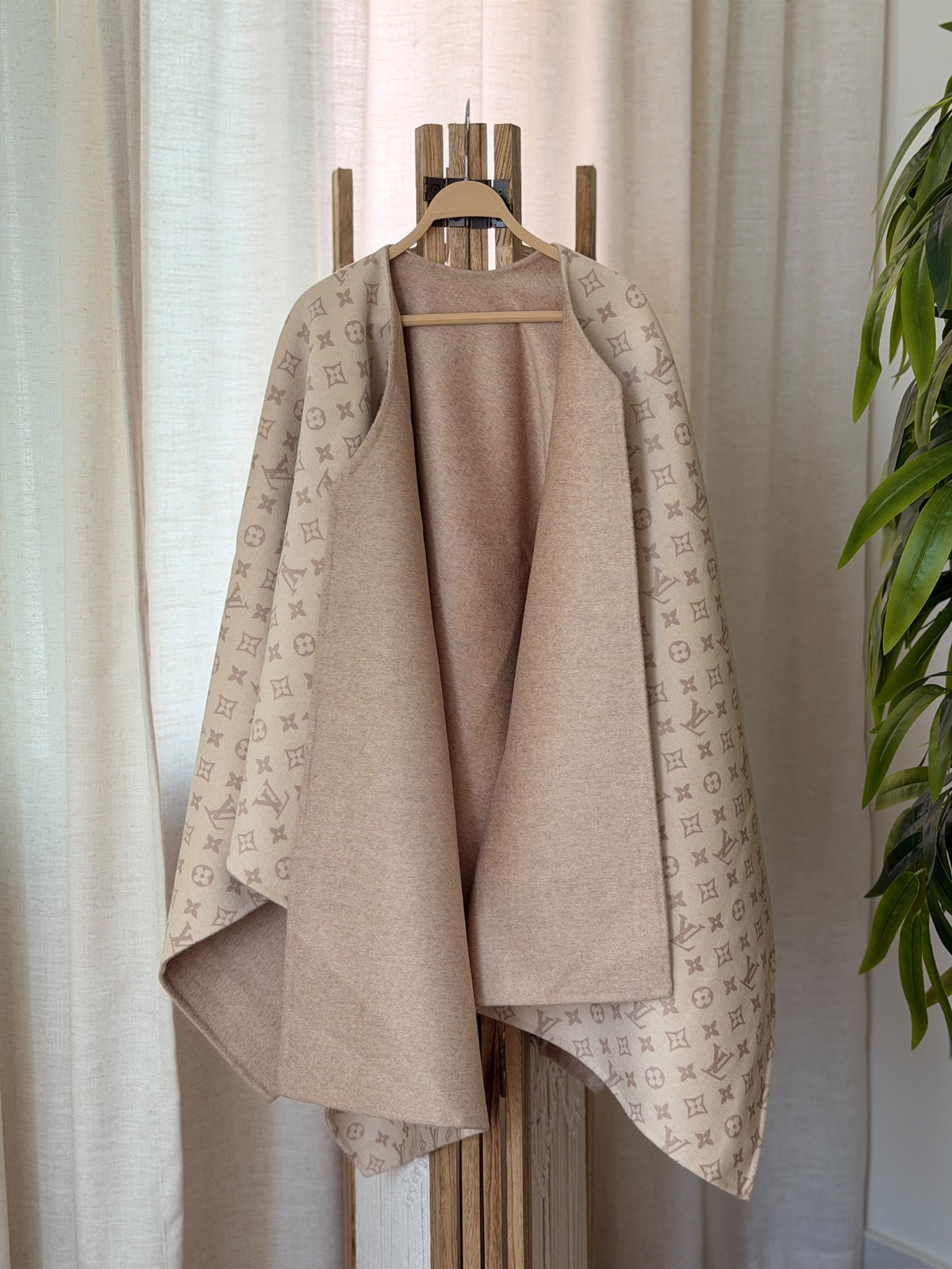 Louis Vuitton Shawl - Beige Monogram