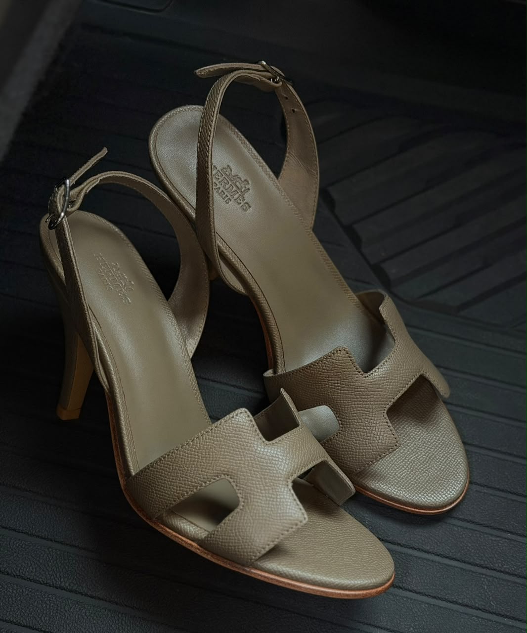 Hermès Heels - Beige