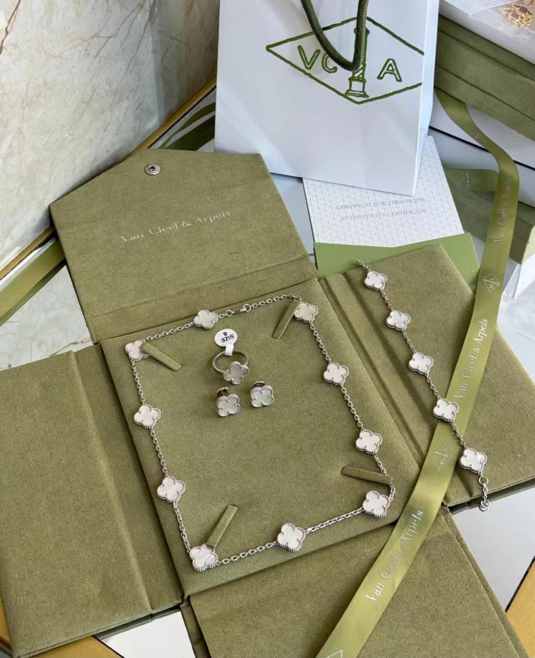 Van Cleef & Arpels Clover Jewelry Set - White