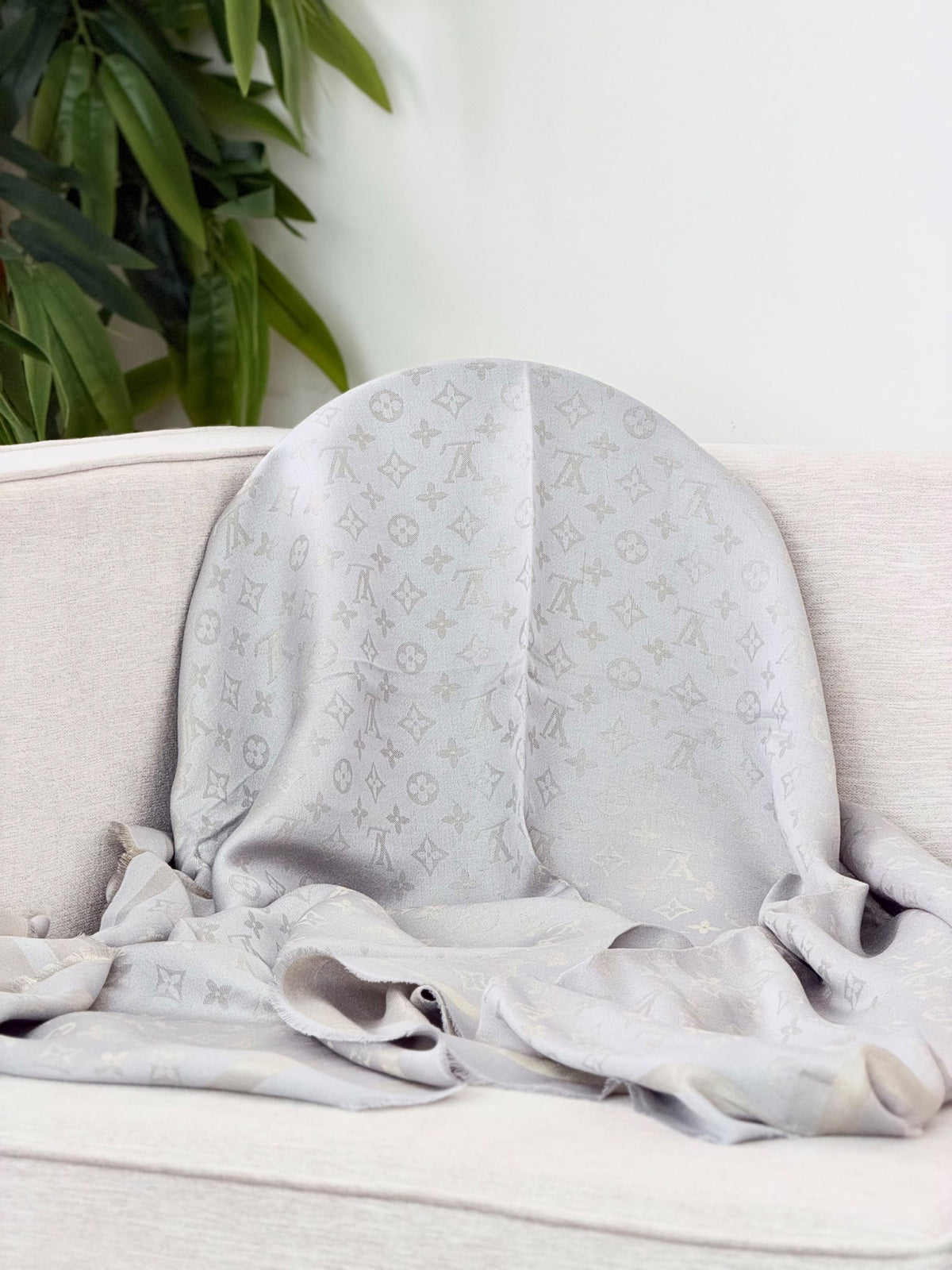 Louis Vuitton Scarf - Light Grey