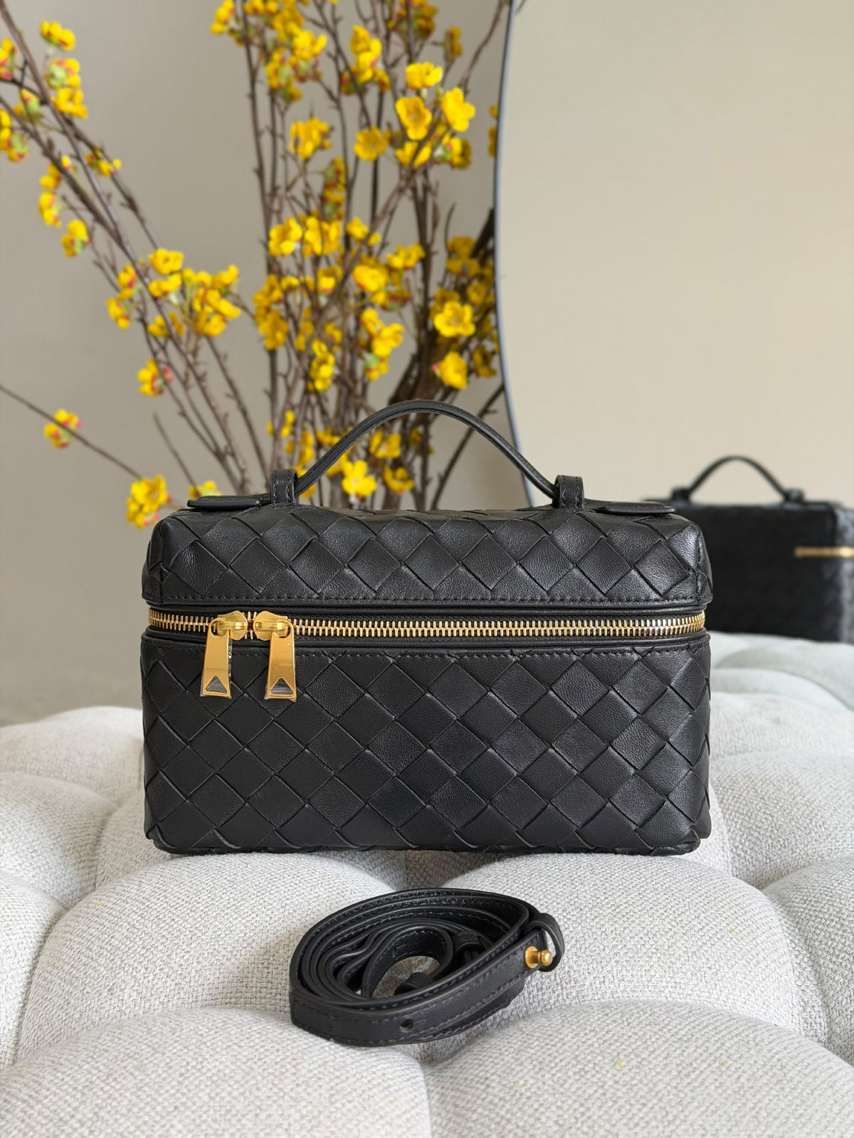 Bottega Shoulder Bag - Black