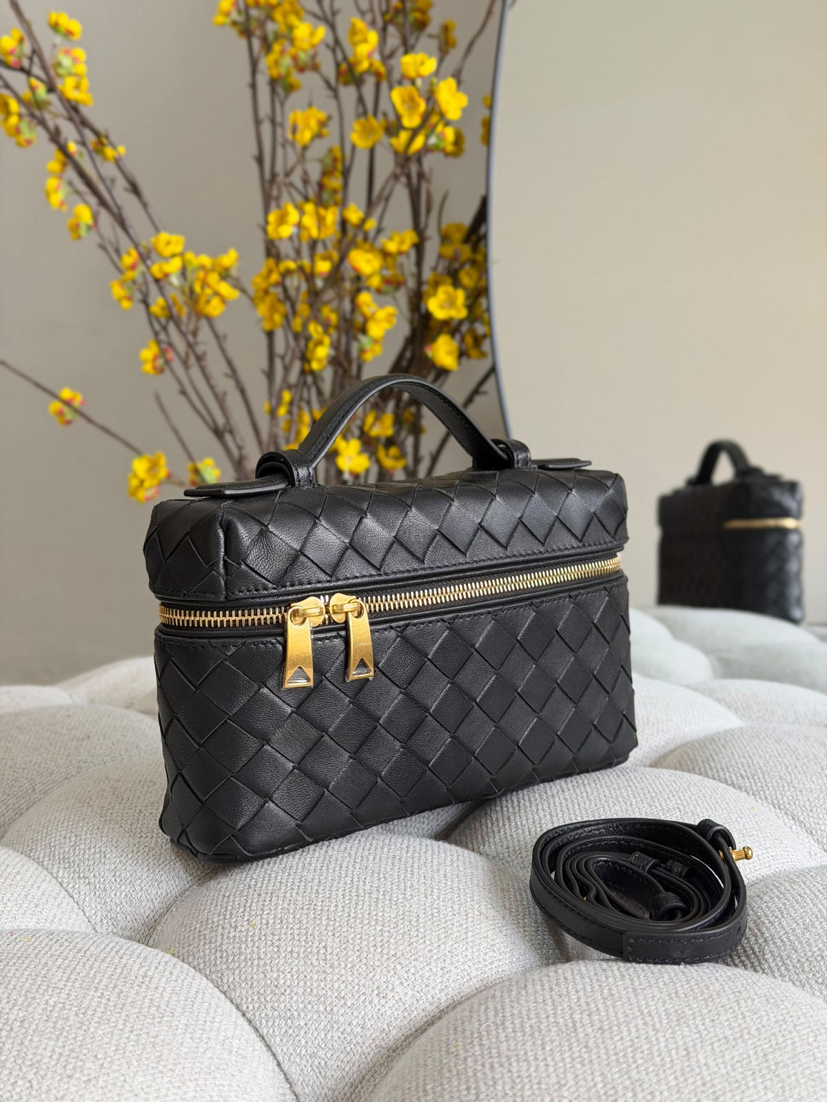 Bottega Shoulder Bag - Black