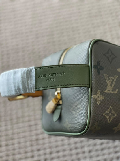 Louis Vuitton Wash Bag - Green Monogram