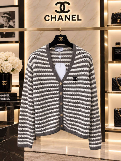 Chanel  Sweater - 