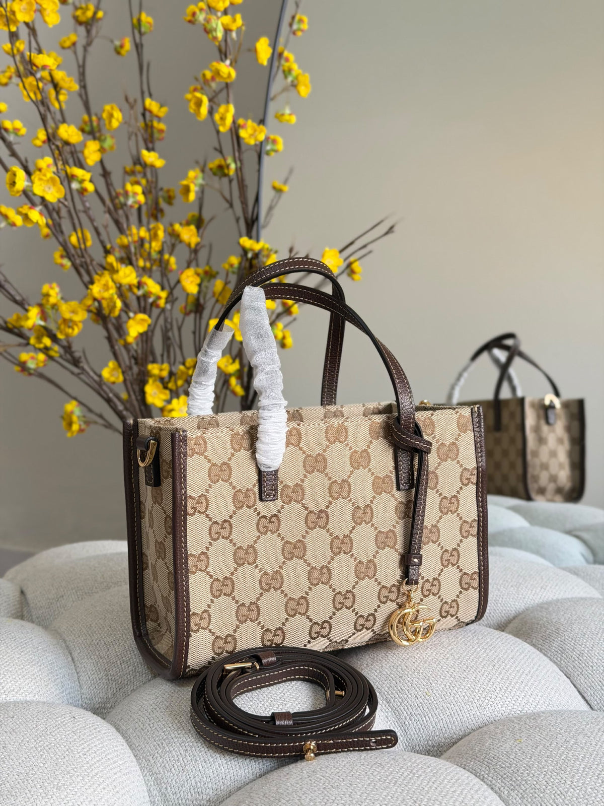 Gucci Structured Tote Bag - Beige