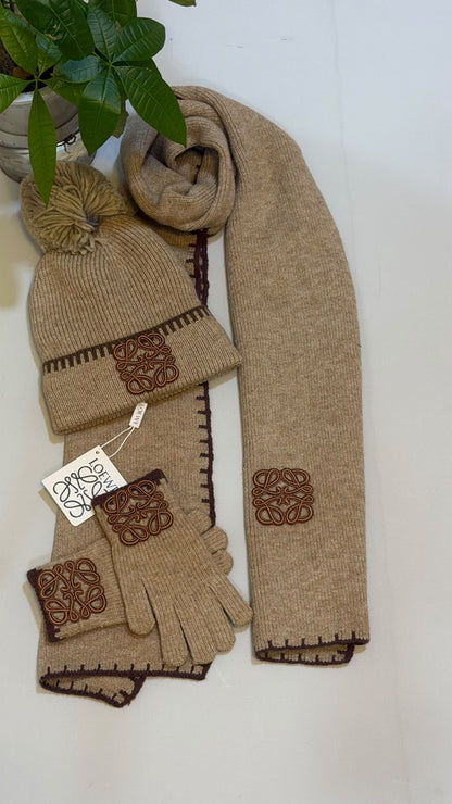 Loewe Scarf & Beanie - Beige