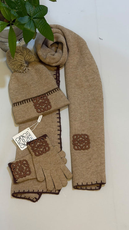 Loewe Scarf & Beanie - Beige