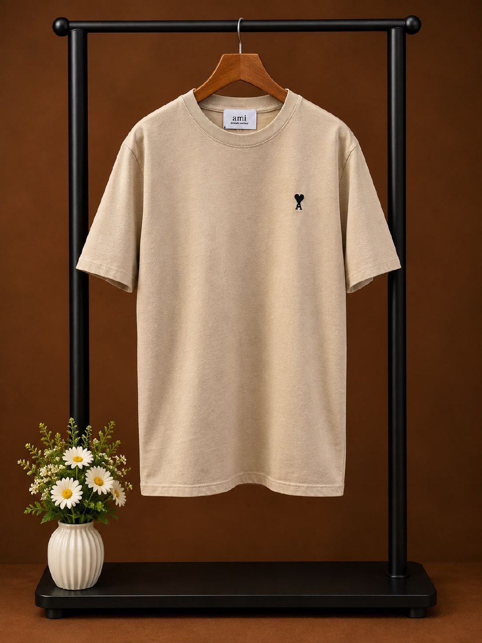 AMI Paris T-Shirt Embroidered Heart - Beige