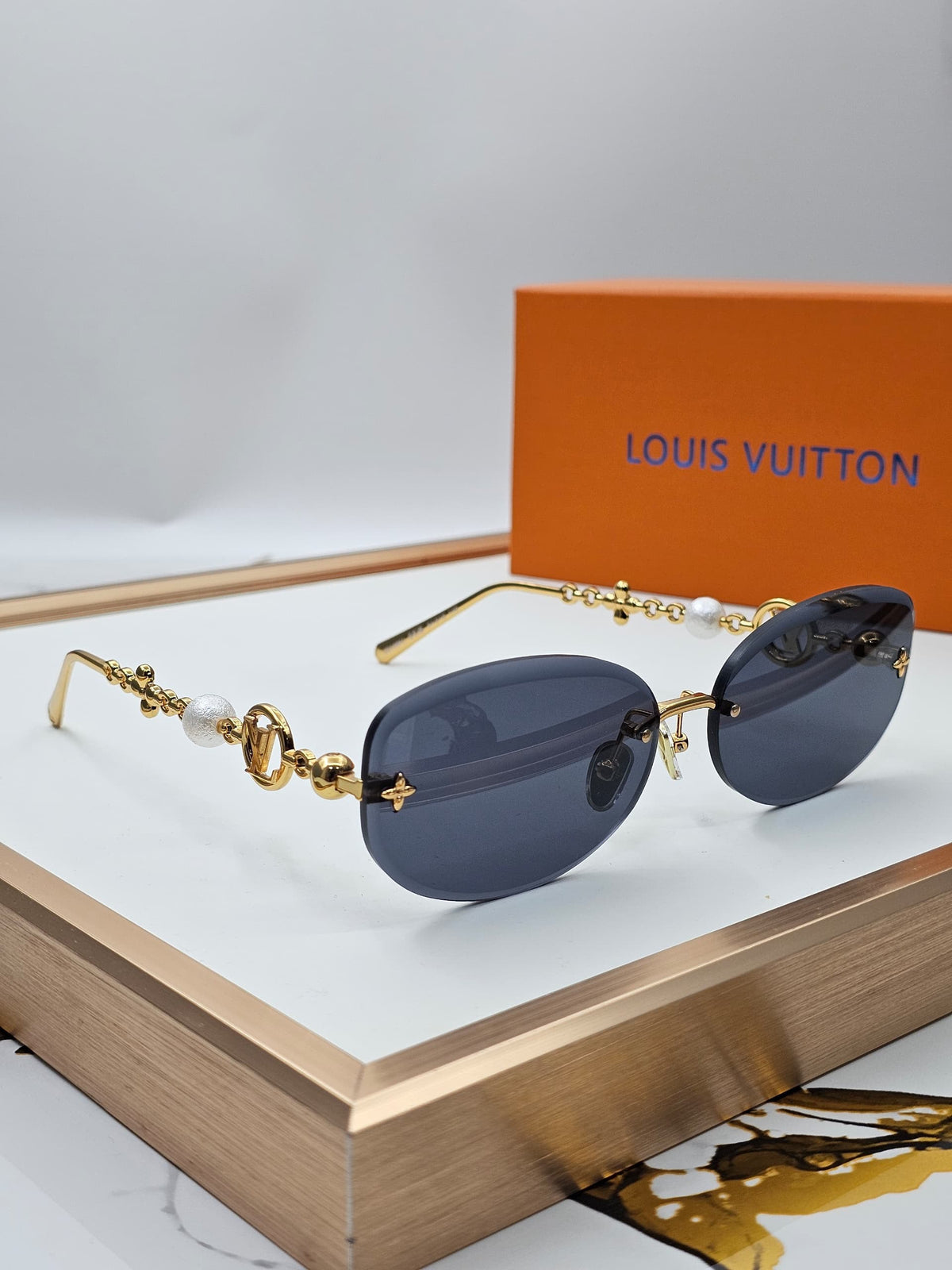 Louis Vuitton Rounded Rimless Sunglasses - 