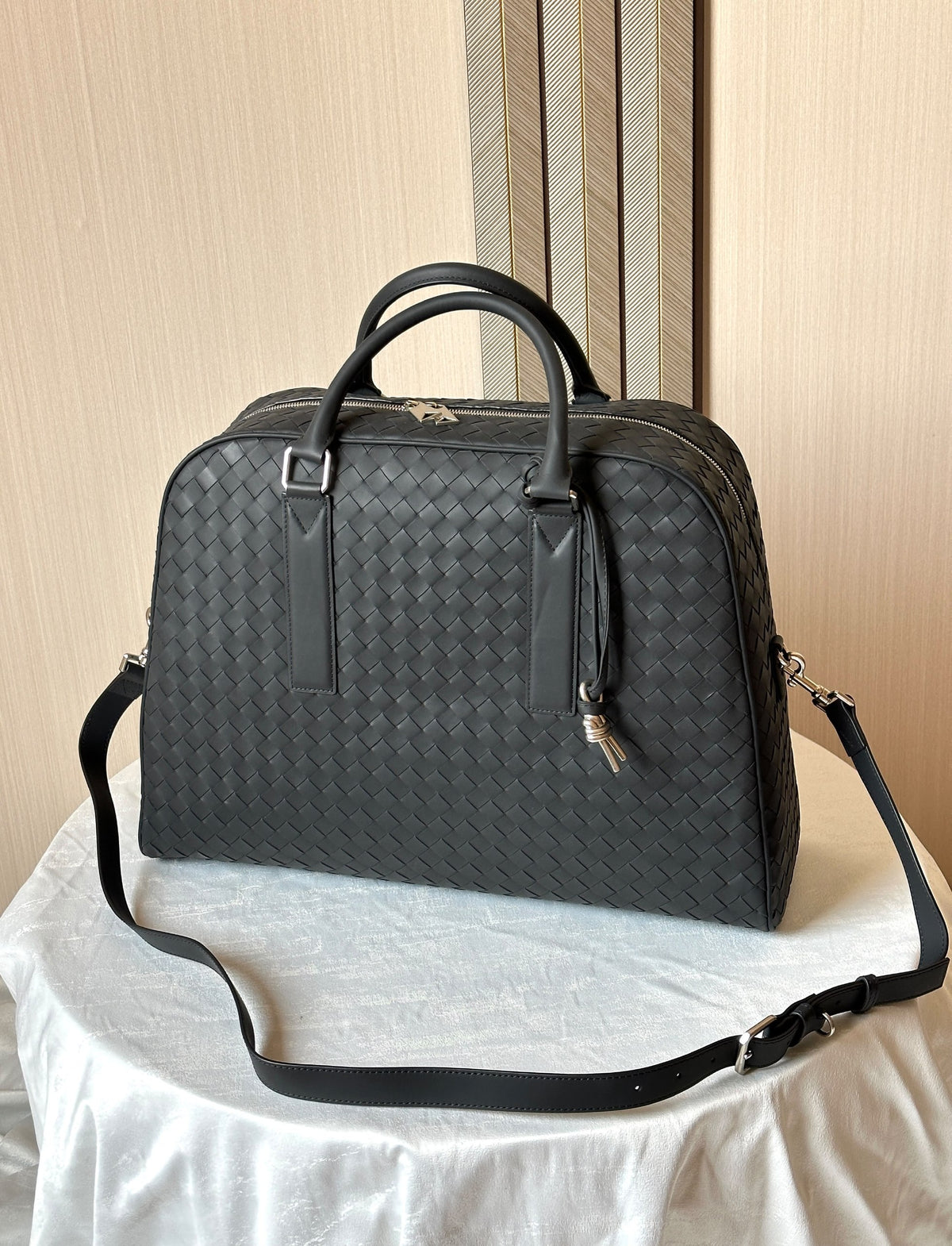 Bottega Veneta Woven Travel Bag Structured Zip Design - Black