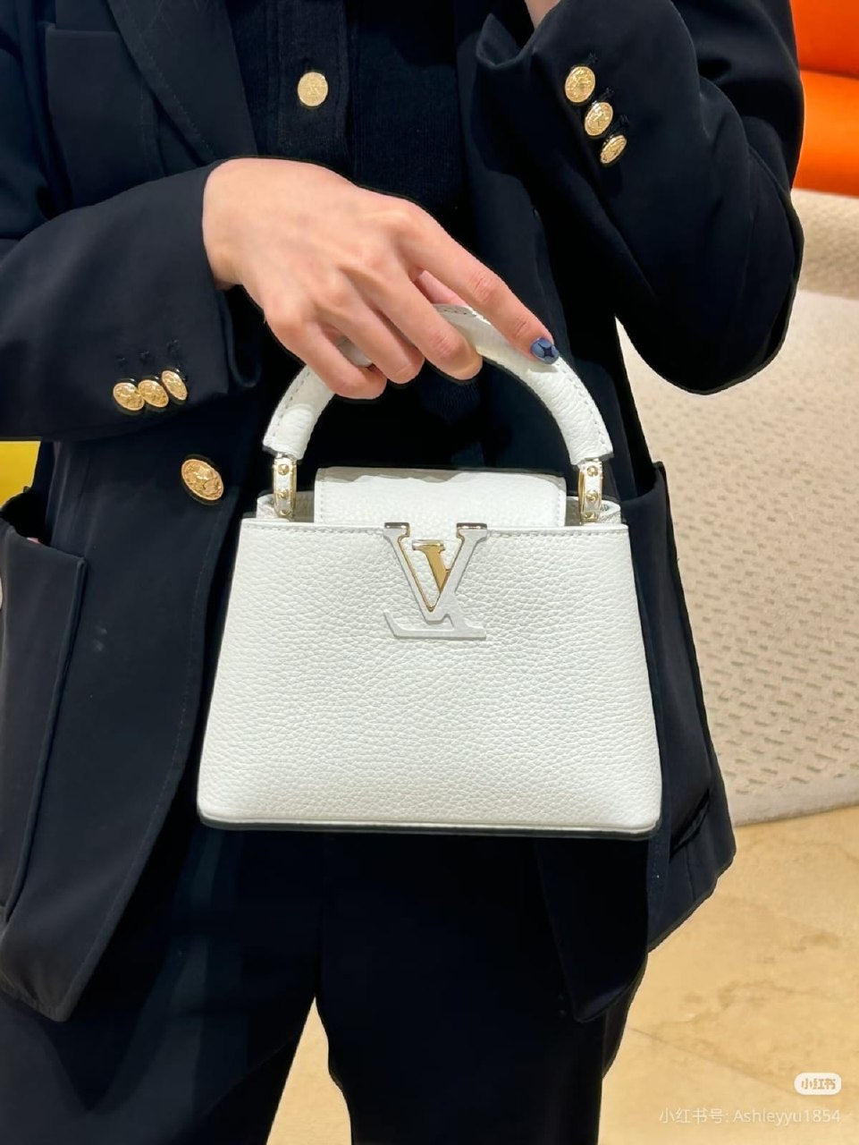 Louis Vuitton Minimal-Logo Handbag - White
