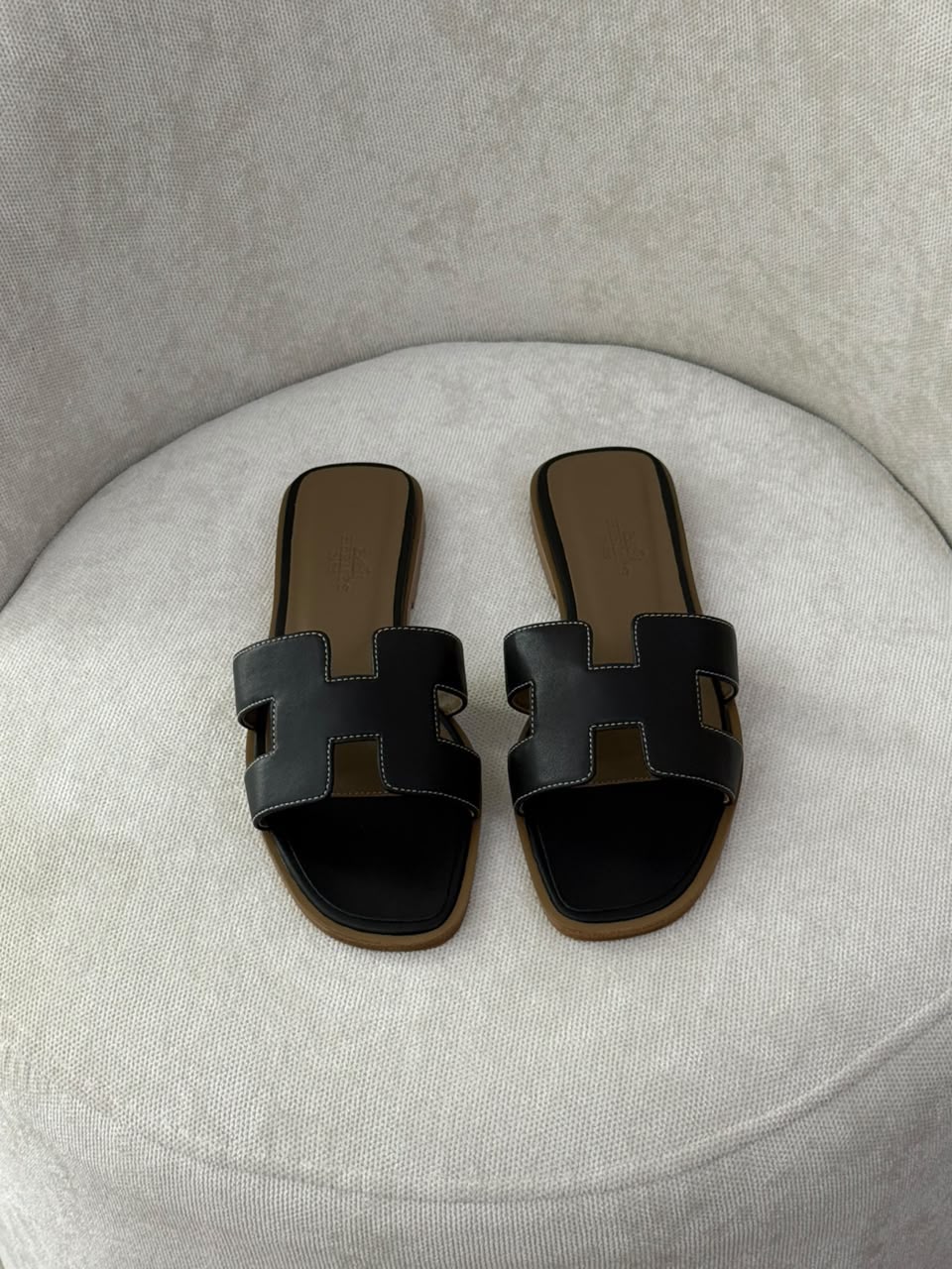 Hermès Slippers - Black