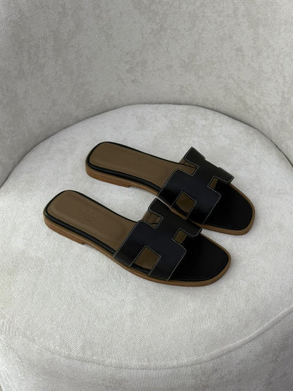 Hermès Slippers - Black