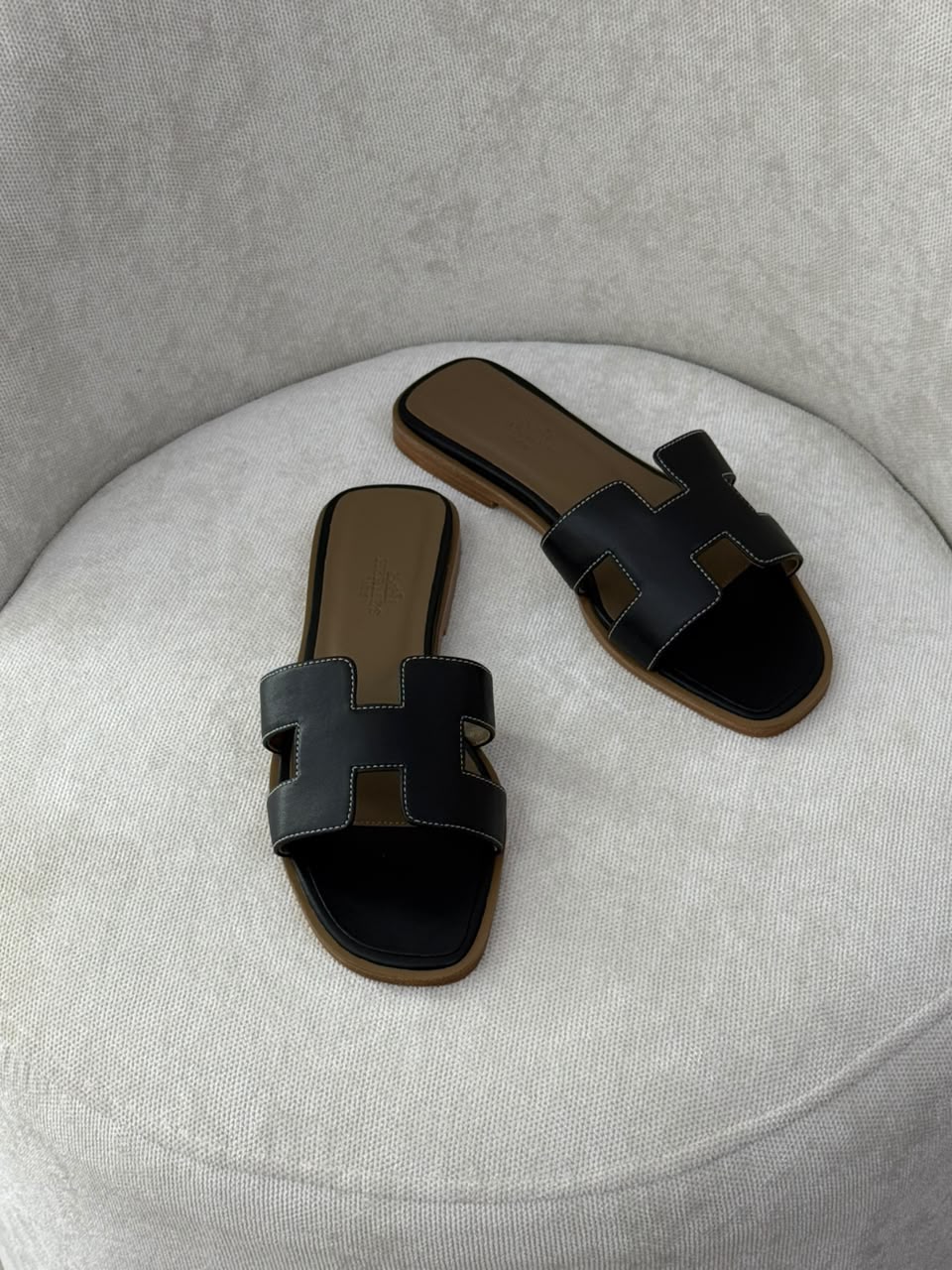 Hermès Slippers - Black
