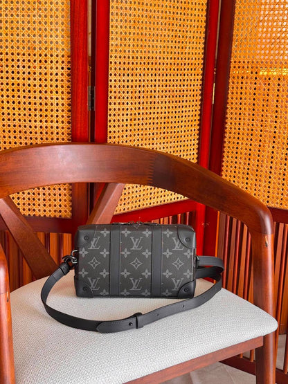Louis Vuitton Messenger Bag - 