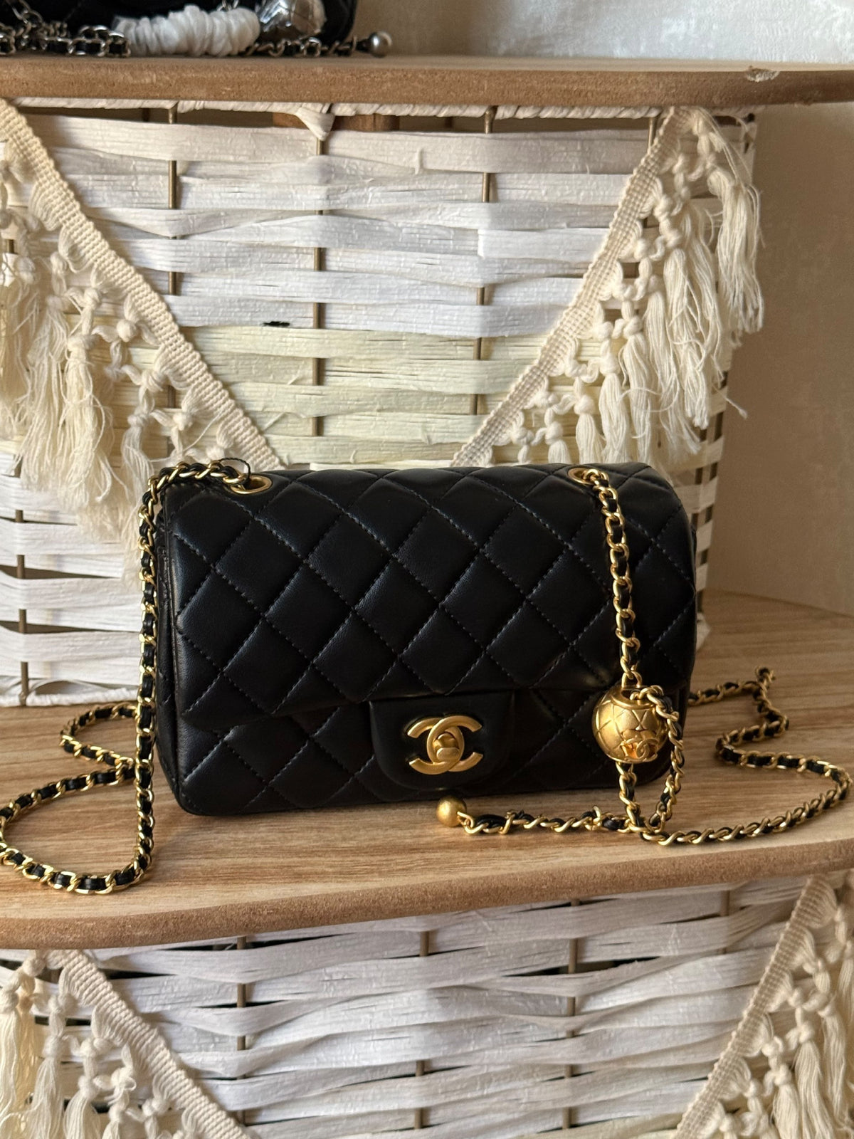 Chanel Diamond-Pattern Shoulder Bag - Black