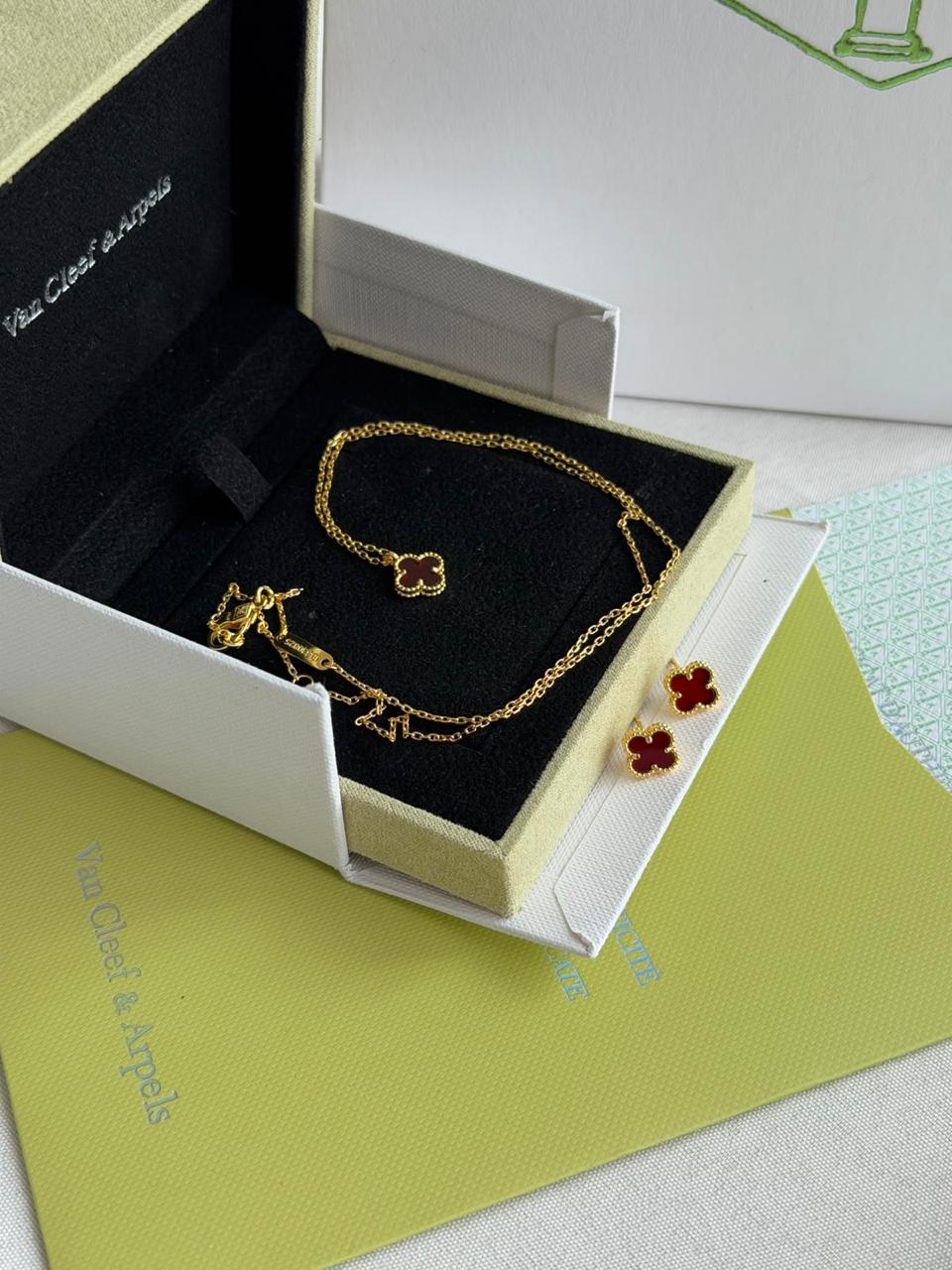 Van Cleef & Arpels Jewelry Set - Red